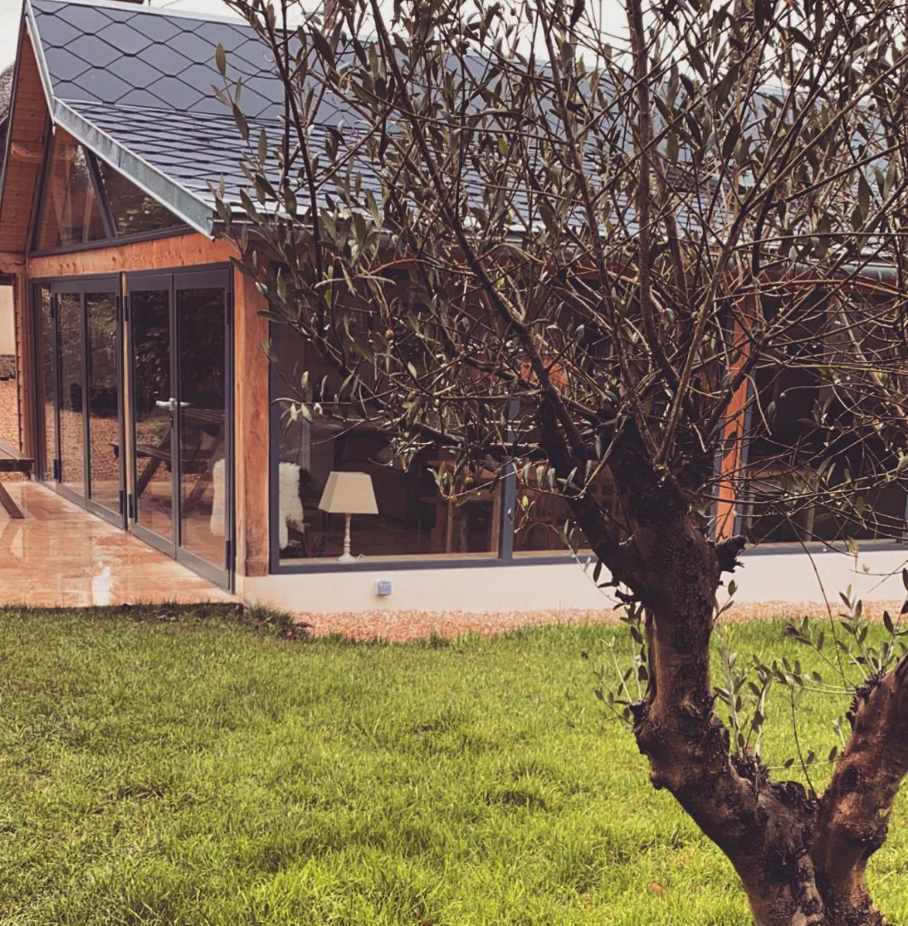 Cottage Normand Avec Sa Grande Piscine Chauffee Toute L Annee Sur Parc Arbore Et Clos En Plein Coeur De La Campagne Adapte Aux Kids Et Dog Friendly Saint-Antonin-de-Sommaire Exteriör bild